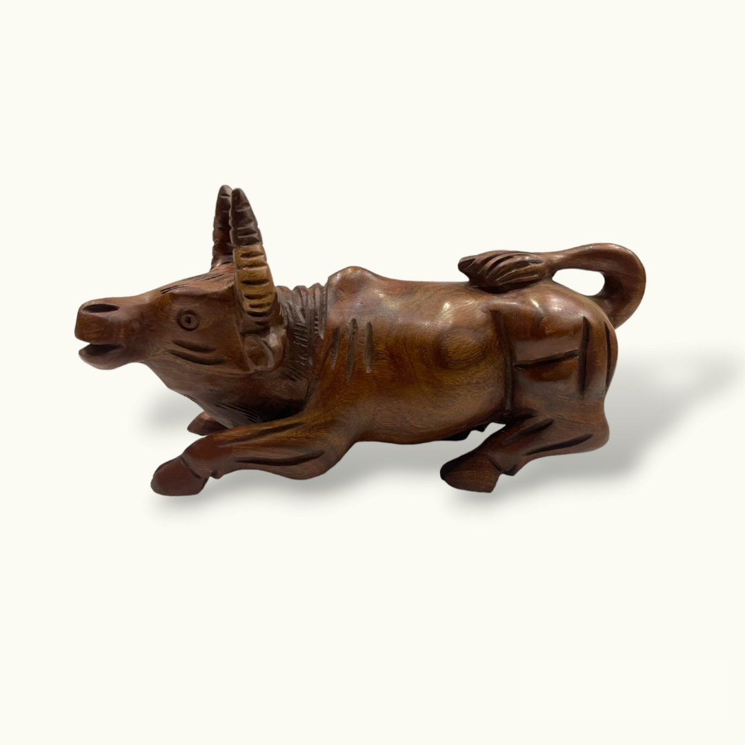 Stunning Wooden Bull Statue, Excellent Wooden Bull Sculpture.