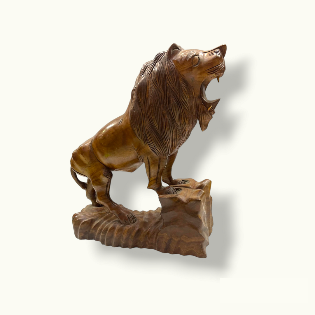 Stunning Wooden Lion Sculpture, The Unique Wooden Lion Statue.