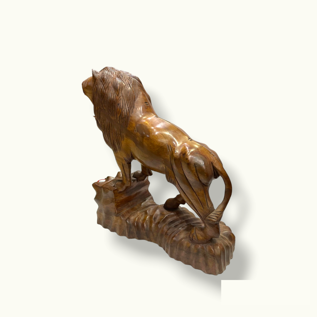 Stunning Wooden Lion Sculpture, The Unique Wooden Lion Statue.