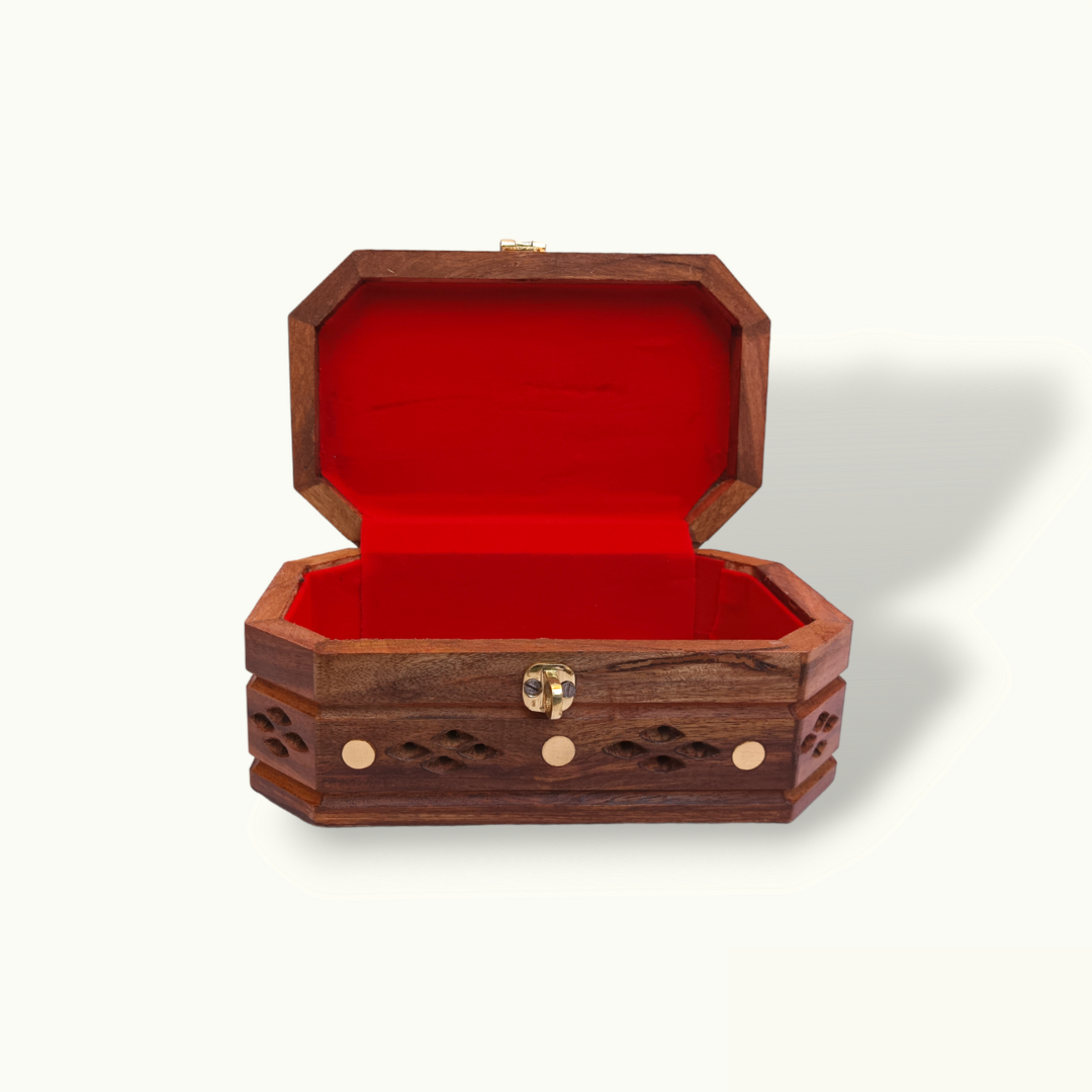 Carving Jewelry Box., Timeless Elegance for Your Precious Treasure.