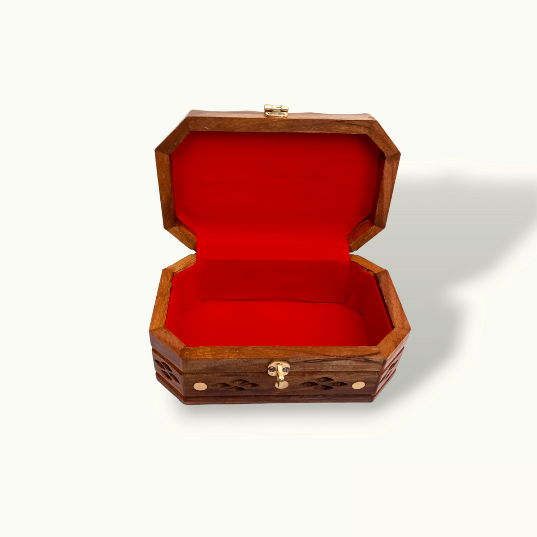 Carving Jewelry Box., Timeless Elegance for Your Precious Treasure.