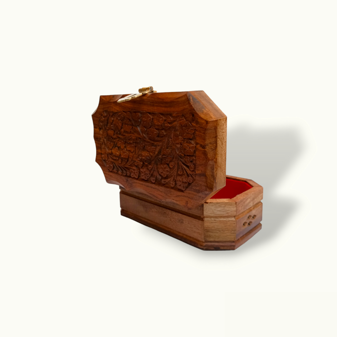 Carving Jewelry Box., Timeless Elegance for Your Precious Treasure.