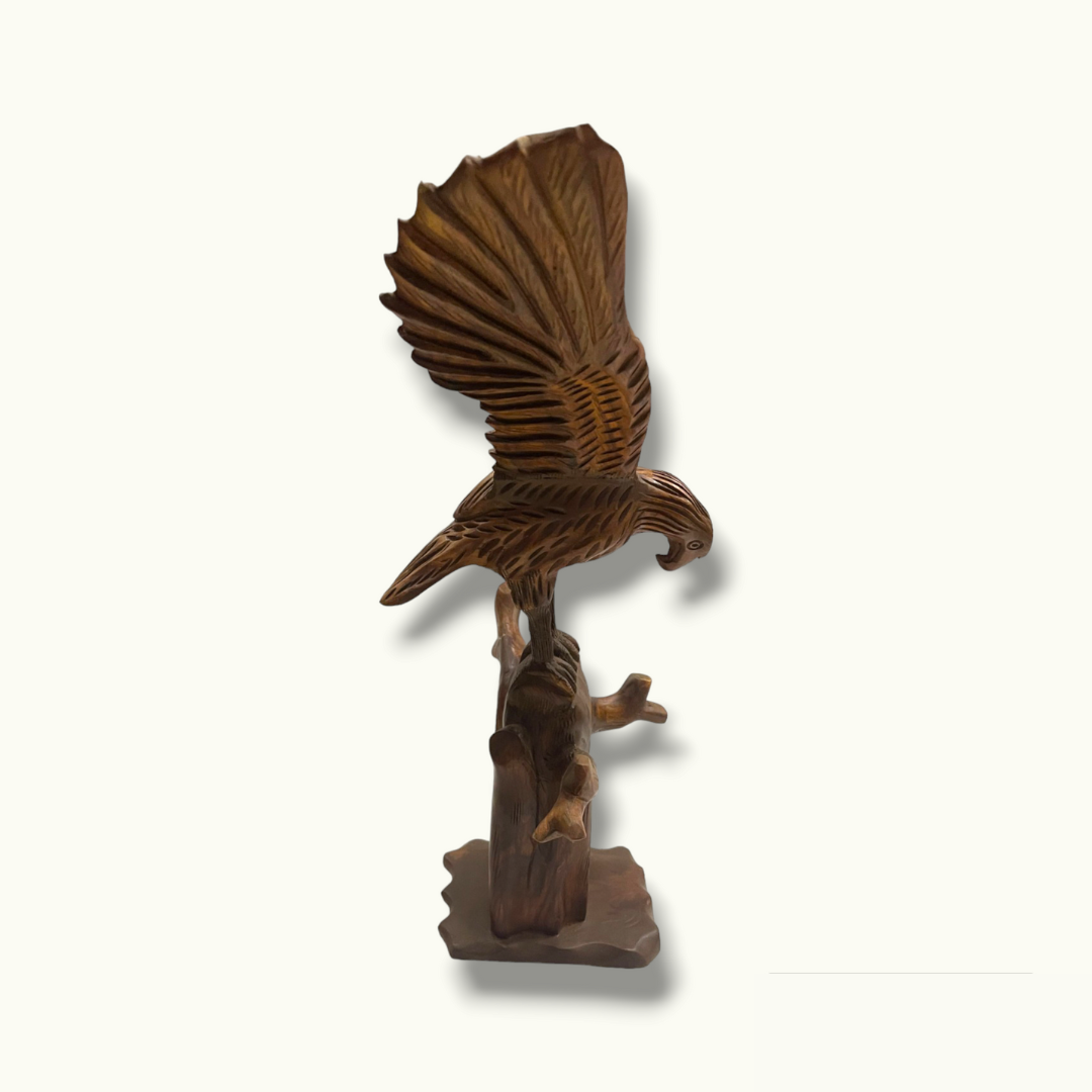 Stunning Wooden Eagle Statue, Beautiful Eagle Sculpture.