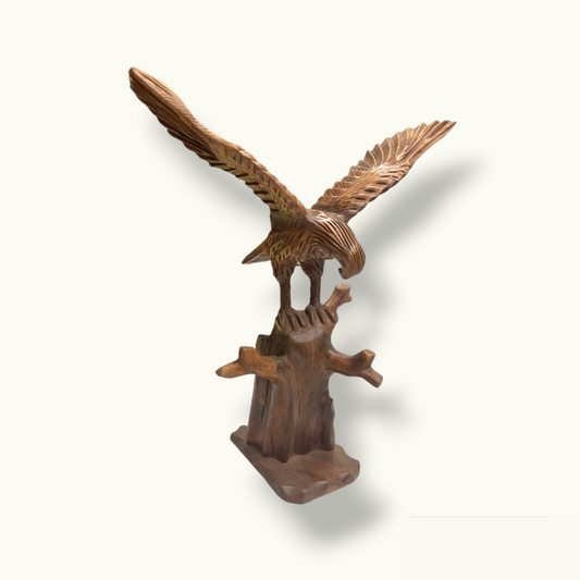 Stunning Wooden Eagle Statue, Beautiful Eagle Sculpture.