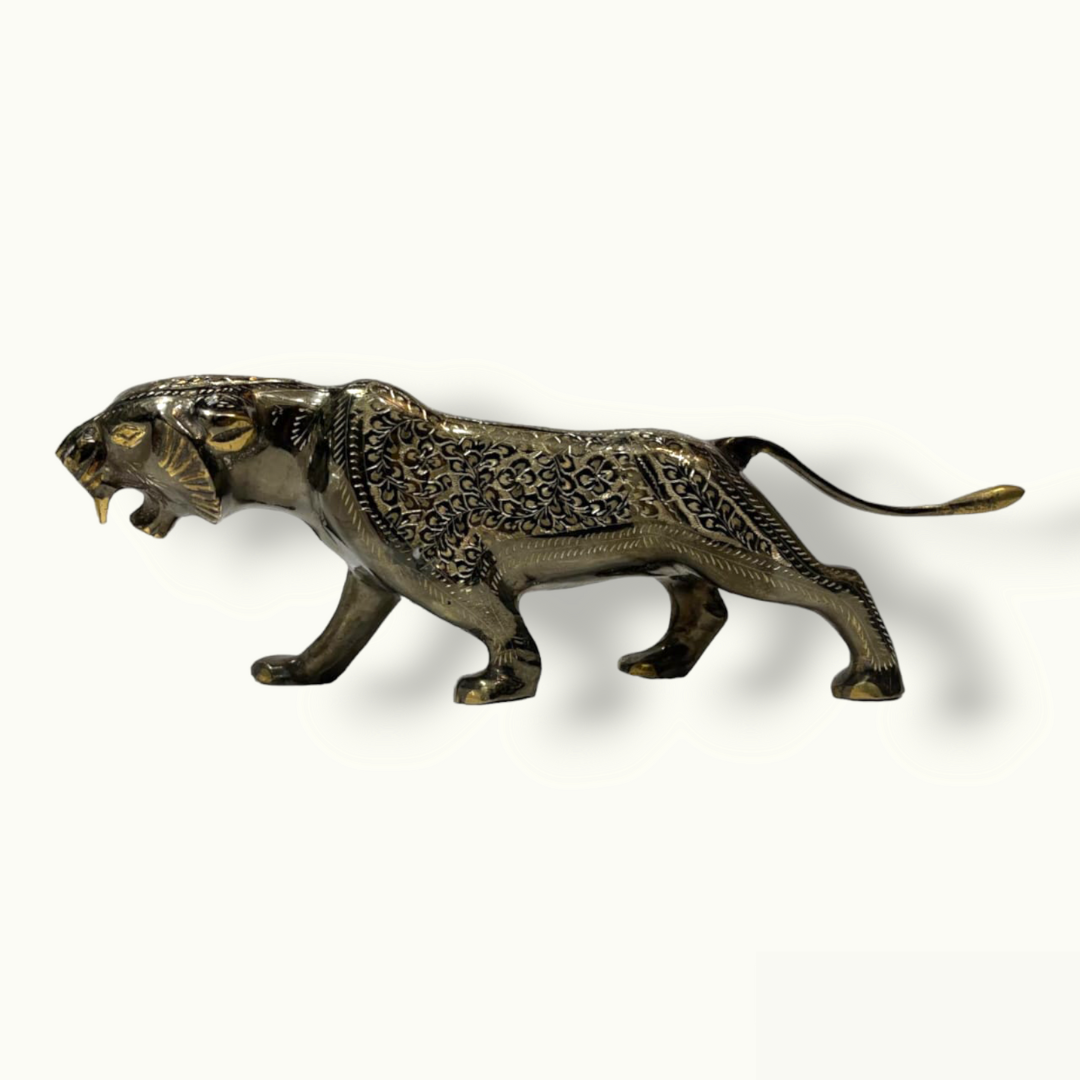 Stunning Brass Lion Statue, Beautiful Brass Lion Sculpture.