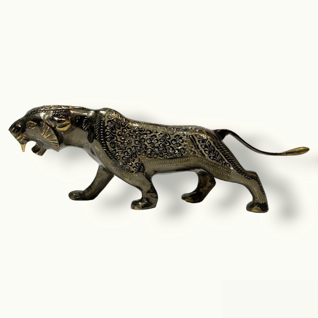 Stunning Brass Lion Statue, Beautiful Brass Lion Sculpture.