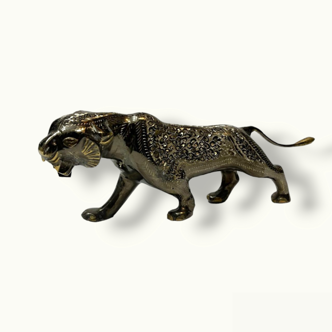 Stunning Brass Lion Statue, Beautiful Brass Lion Sculpture.