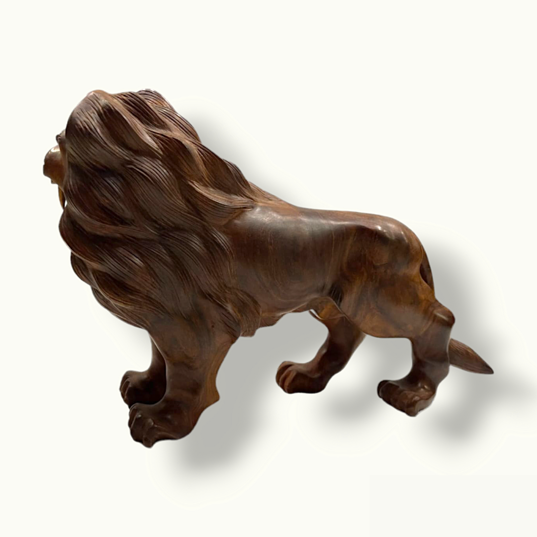 Stunning Wooden Lion Statue, Attractive Wild Roaring Lion Sculpture.