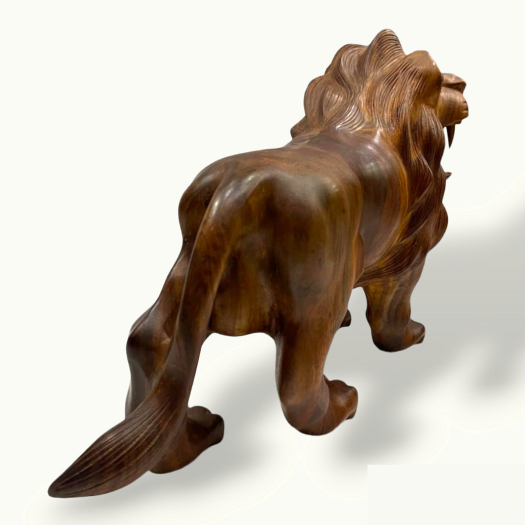 Stunning Wooden Lion Statue, Attractive Wild Roaring Lion Sculpture.